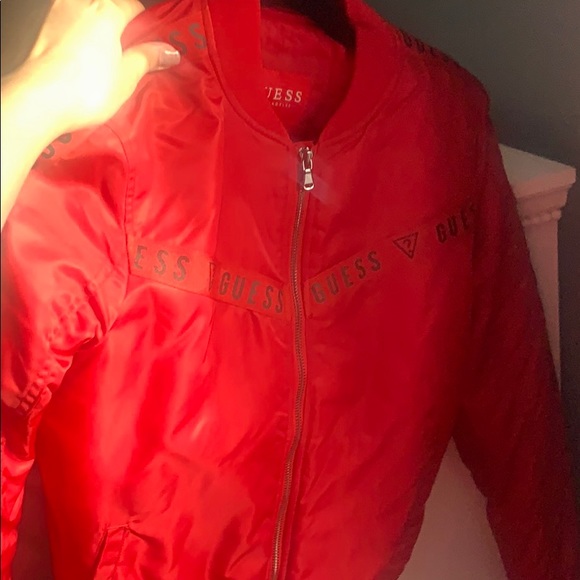 A guess red bomber jacket - Picture 2 of 6